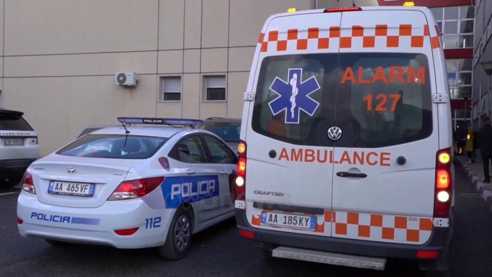 Makina përplas punonjësen e bashkisë së Delvinës, 58-vjeçarja në gjendje të rëndë, pritet të niset drejt Traumës