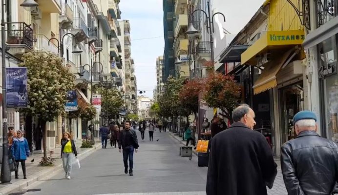 Greqi/ Vonesa në zbatimin e ligjeve të emigracionit, preken masivisht shqiptarët Greqi/ Vonesa në zbatimin e ligjeve të emigracionit, preken masivisht shqiptarët