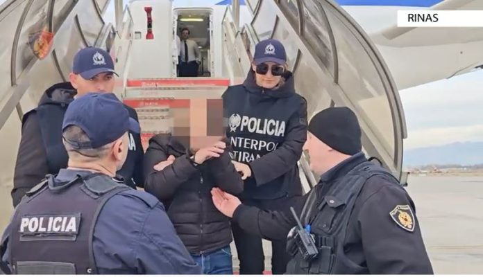“Bebi” paketohet nga Franca direkt në Rinas, bëmat e shqiptarit në Europë “Bebi” paketohet nga Franca direkt në Rinas, bëmat e shqiptarit në Europë