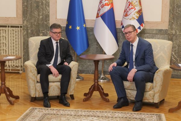 Lajçak paralajmëron takimin e radhës Kosovë-Serbi në nivel kryenegociatorësh