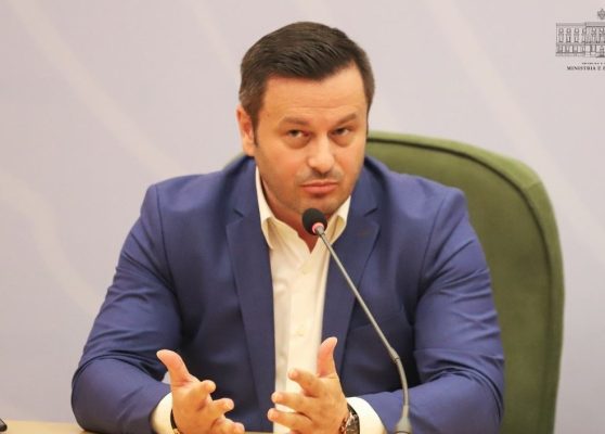 Ndreca prezent në seancën e sotme pasi Këshilli i Mandateve t’i japë “OK”