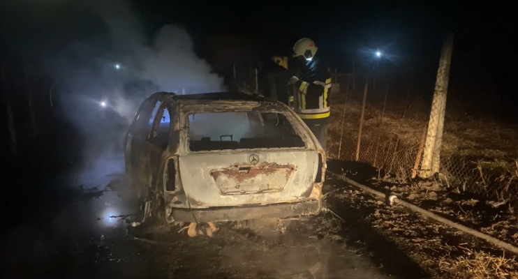 Digjet në Shkodër automjeti pa targa dhe me numër shasie të hequr, dyshime se është përdorur në ngjarje kriminale
