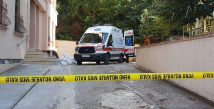 Humbi ekuilibrin dhe u rrëzua, ndërron jetë i moshuari në Peshkopi Humbi ekuilibrin dhe u rrëzua, ndërron jetë i moshuari në Peshkopi