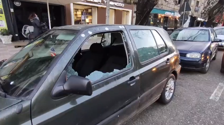 VIDEO/ Të shtëna me armë gjatë natës në Shkodër, autori “ngujohet” në shtëpi, negociata me policinë për tu dorëzuar VIDEO/ Të shtëna me armë gjatë natës në Shkodër, autori “ngujohet” në shtëpi, negociata me policinë për tu dorëzuar
