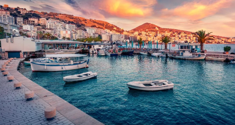 “Çmime të mira dhe resorte të bukura”, media britanike sugjeron Shqipërinë si destinacion veror