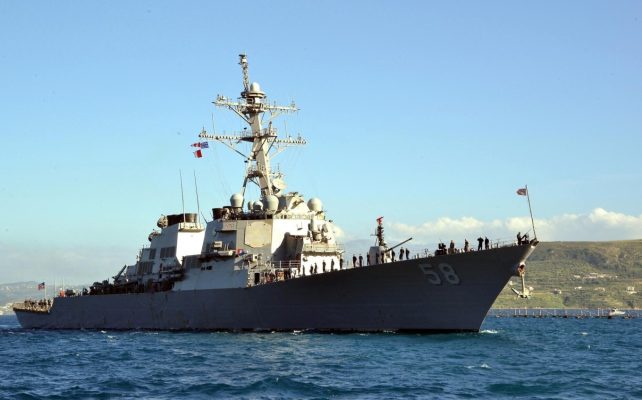 Anija amerikane shkatërron dronin në Detin e Kuq