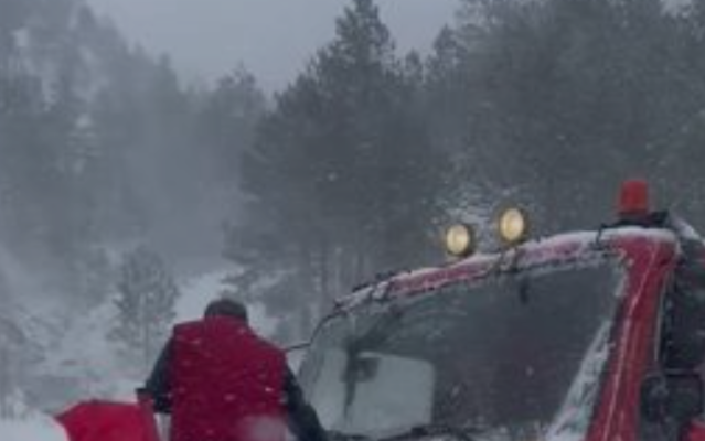 Reshjet e dëborës bllokojnë rrugët, Bashkia e Fushë-Arrëzit shpall gjendjen e jashtëzakonshme