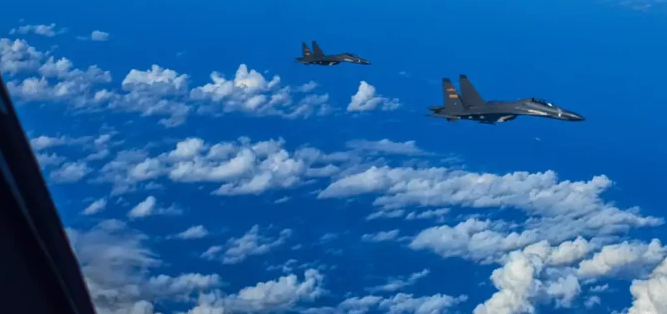 Rriten tensionet në Tajvan, Kina dërgon 30 avionë ushtarakë