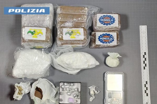 Shiste kokainë dhe hashash, arrestohet shqiptari në Itali, shoku i tij nën hetim