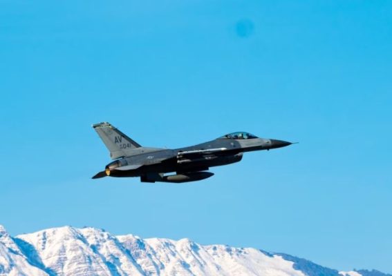 Analiza: Avionët amerikanë mbi Bosnjë në shenjë paralajmërimi ndaj thirrjeve serbe për shkëputje Analiza: Avionët amerikanë mbi Bosnjë në shenjë paralajmërimi ndaj thirrjeve serbe për shkëputje