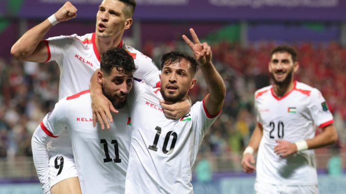 Futbolli mposht dhimbjen, Palestina hyn në histori,  kualifikohet në 1/8 të Kupës së Azisë