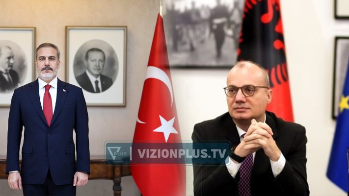 Ministri i Jashtëm turk nis turin në Ballkan, ndalesa e parë në Tiranë, takohet me homologun Igli Hasani