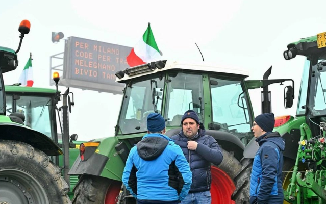 Fermerët italianë paralajmërojnë përshkallëzim të protestës, gati për të marshuar drejt Romës