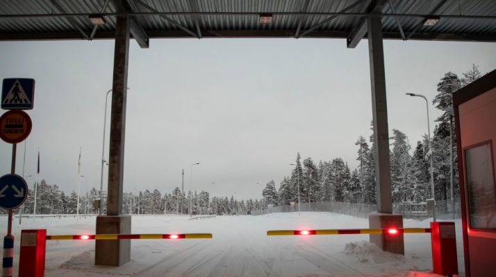 Finlanda zgjat mbylljen e kufirit me Rusinë
