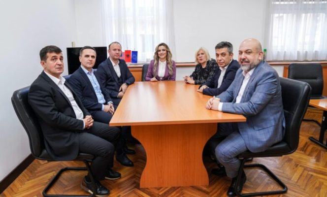 EMRAT/ Këta janë politikanët shqiptarë që votuan kundër në kryeministrit të parë shqiptar në Maqedoninë e Veriut