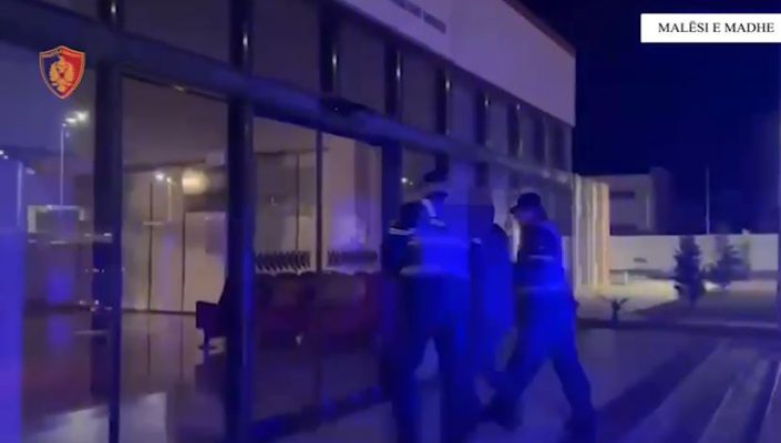 U kapën me 26.4 kg kanabis, arrestohen babë e bir në Malësinë e Madhe U kapën me 26.4 kg kanabis, arrestohen babë e bir në Malësinë e Madhe