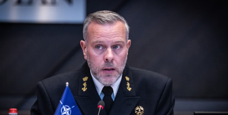Zyrtari i lartë i NATO-s: Perëndimi duhet të përgatitet për luftë me Rusinë