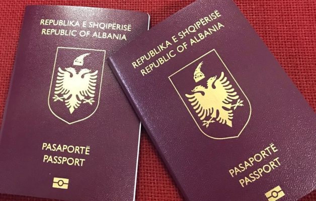 Pasaportat më të fuqishme në botë për vitin 2024, ku renditet Shqipëria