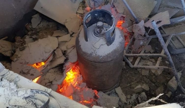 Shpërthen një bombol gazi në një banesë në fshatin Rraboshtë të Lezhës. Si pasojë e shpërthimit ka mbetur i plagosur kryefamiljari Gjergj Pali i cili është dërguar në spitalin e Lezhës për ndihmë mjeksore.