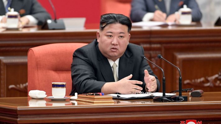 Koreja e Veriut thotë se kryeministri japonez ka kërkuar takim me Kim Jong Un