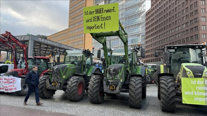 VIDEO/ Dështon debati në parlamentin gjerman për subvencionet, fermerët bllokojnë rrugët dhe bëjnë paralajmërimin e fortë