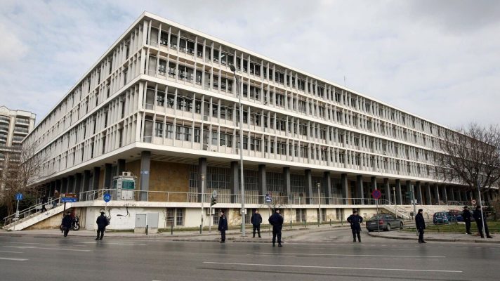 Zarf me eksploziv në gjykatën greke, do të shpërthente sapo të hapej