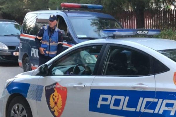 Tre adoleshentë vjedhin një furgon në Malësi të Madhe Tre adoleshentë vjedhin një furgon në Malësi të Madhe