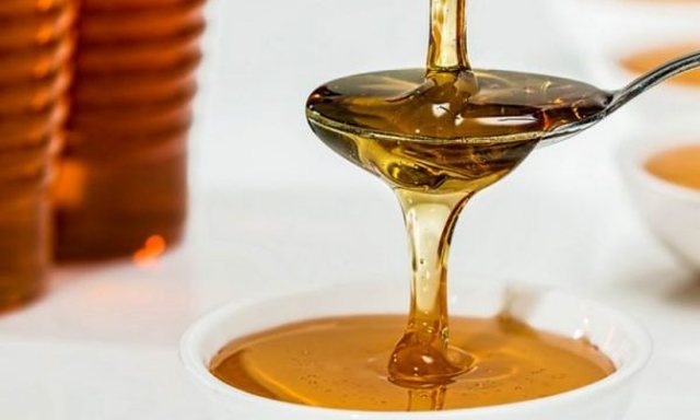 Mjalti është më i mirë se antibiotikët për kollën? Ja çfarë thonë ekspertët