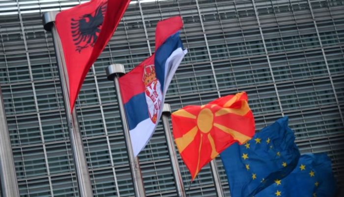 Liderët e BE-së sigurojnë dy miliardë euro për Ballkanin