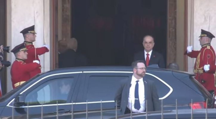 Mbyllet takimi në Presidencë, Blinken dhe Begaj diskutime për 15 minuta Mbyllet takimi në Presidencë, Blinken dhe Begaj diskutime për 15 minuta