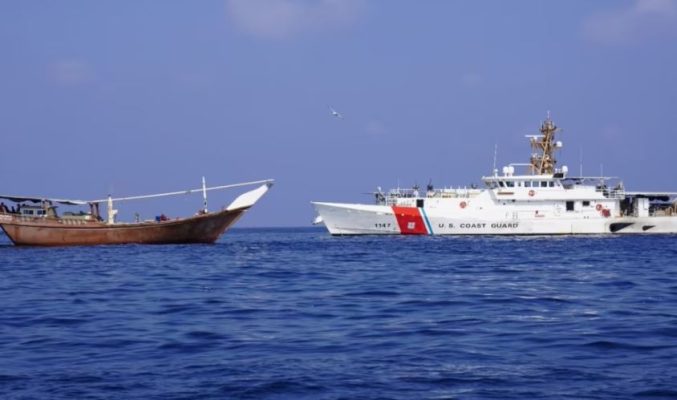 Rebelët Houthi sulmojnë një anije tjetër tregtare në Detin e Kuq