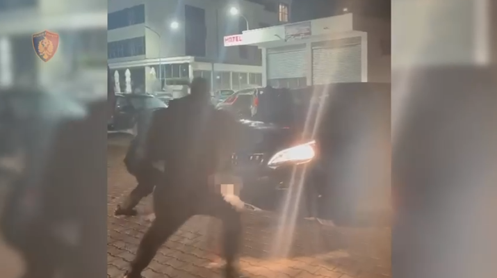 “Policia”, momenti kur FNSH “mbërthen” dhe shtrin përtokë anëtarët e grupit kriminal nga Kosova