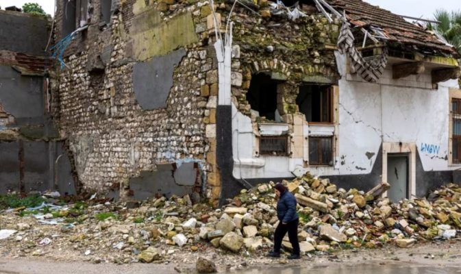 Një vit pas tërmetit shkatërrues në Turqi, OKB: Mbi 3 milionë persona kanë mbetur të pastrehë