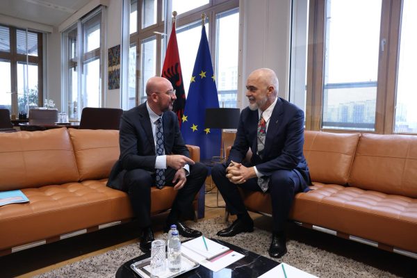 Rama takon Michel në Bruksel, presidenti i Këshillit Evropian: Mbështesim Shqipërinë drejt integrimit në BE