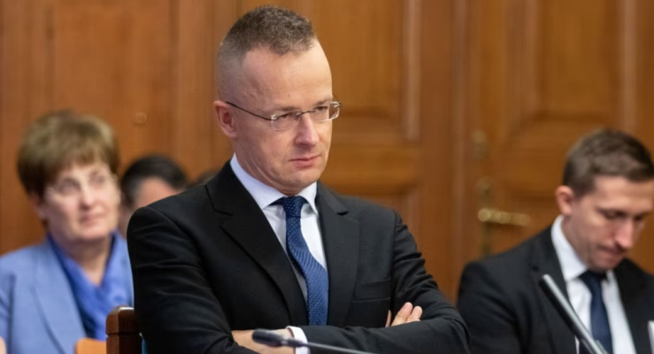 Ministri hungarez thotë se anëtarësimi i Serbisë në BE s’duhet të kushtëzohet me Kosovën