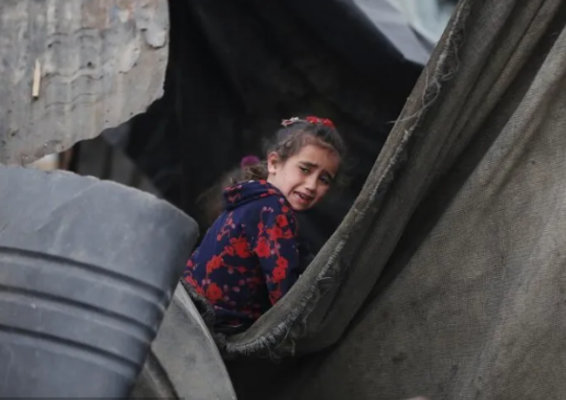 Humbi të gjithë familjen në bombardimet në Gaza, 11-vjeçarja: Dua të shkoj në parajsë te prindërit e mi