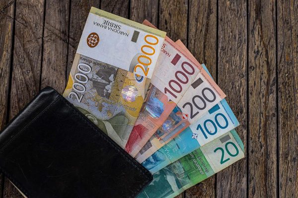 BQK-ja lëshon linjë telefonike pa pagesë për serbët e Kosovës në lidhje me dinarin