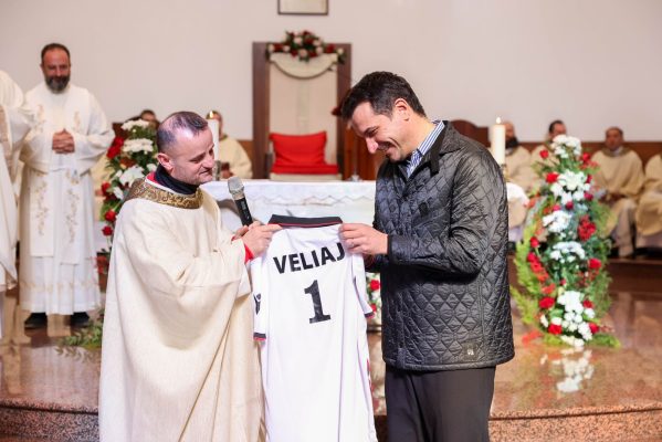 Kampionati “Futsal 2024” për priftërinjtë vjen për herë të parë në Shqipëri, Veliaj: Zbritja në fushë dhe loja në skuadër është metafora më e bukur për Tiranën tonë