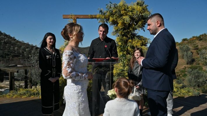 Shën Valentini në Tiranë me një celebrim në Liqen, Veliaj: “Kur punët bëhen me dashuri, qyteti ecën përpara” Shën Valentini në Tiranë me një celebrim në Liqen, Veliaj: “Kur punët bëhen me dashuri, qyteti ecën përpara”