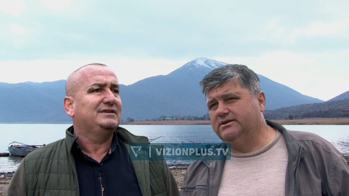 Peshkatarët e Pustecit kërkojnë pikë grumbullimi: Tregtarët abuzojnë me shitjen e krapit të Prespës