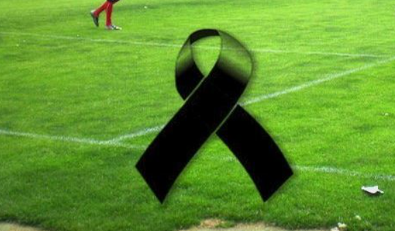 EMRI-FOTO/ Tronditet bota e sportit, futbollisti vritet në fushën e lojës