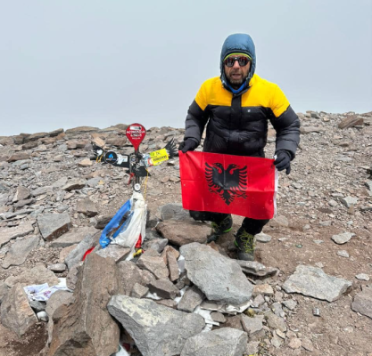 Alpinisti shqiptar “pushton” një tjetër majë, ngjit malin më të lartë në Amerikë