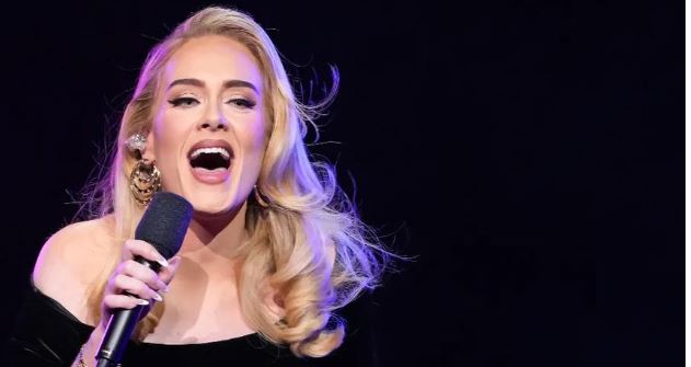 Bileta të kripura në koncertin e saj, fansat të indinjuar me Adele, reagojnë ashpër në rrjetet sociale
