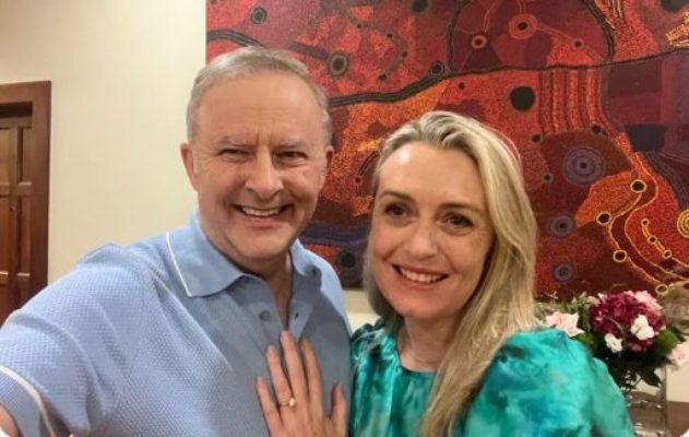 “Ajo tha po!” Kryeministri australian Anthony Albanese i propozon partneres për Shën Valentin