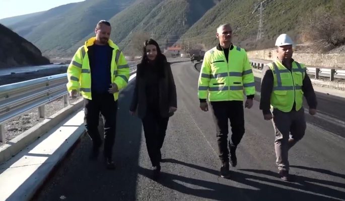 Nis asfaltimi në lotin e parë të aksit Elbasan-Qafë Thanë, Balluku: Gati për qarkullimin e automjeteve brenda pak javësh