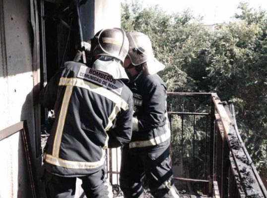 Zjarr në një shtëpi të moshuarish, 2 gra humbën jetën, të paktën 10 të plagosur