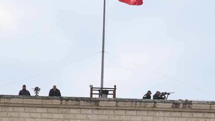 Rritet siguria për ardhjen e Zelenskyt, snajperistat mbi godinat e institucioneve, në Tiranë edhe forcat e sigurisë ukrainase