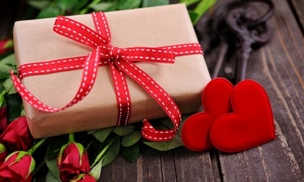 Dhurata ideale për Shën Valentin, sipas shenjës tuaj zodiakale