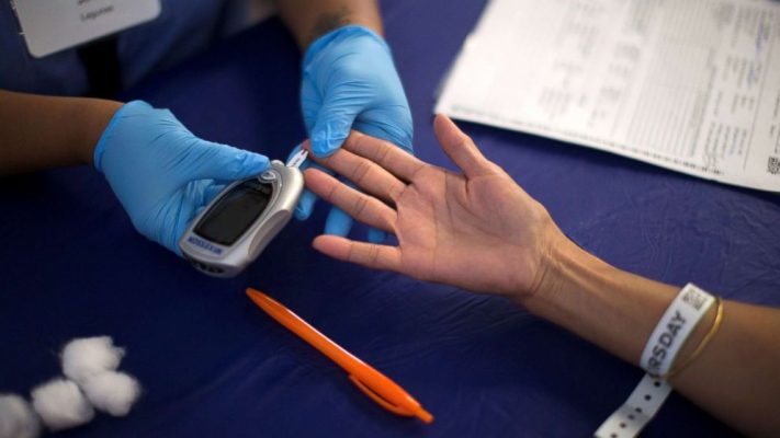 Mjekët tërheqin vëmendjen mbi përdorimin e pajisjeve që monitorojnë glukozën
