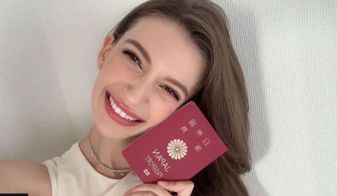 Mediat publikuan lidhjen e saj me burrë të martuar, Miss Japonia heq dorë nga kurora